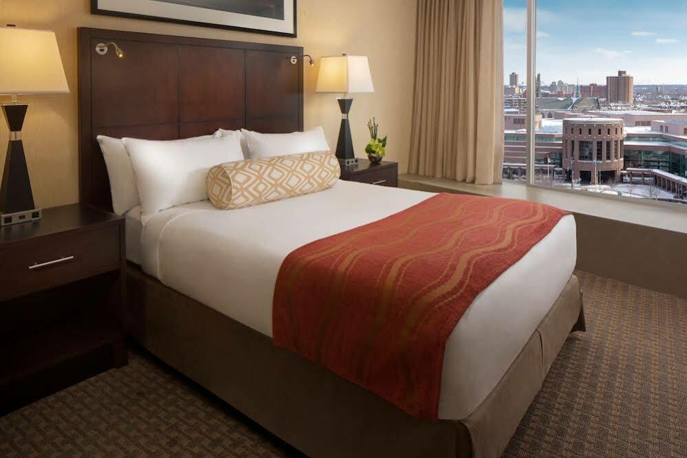 Sheraton Minneapolis Downtown Convention Center Exterior foto